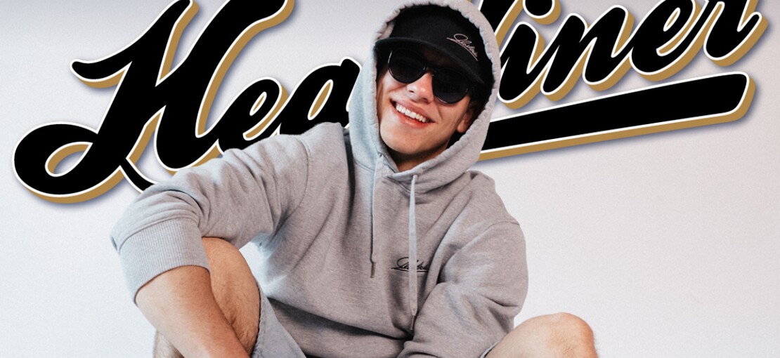 Obrázek k článku Kdo je, sakra, Slavíček? A rozhovor s Biffy Clyro. Srpnový Headliner čtěte zdarma v aplikaci