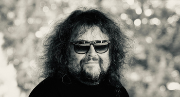 Náhledový obrázek k článku PREMIÉRA: Roman Holý se brání ďáblovi rohlíkem, pribináčkem i Foglarem