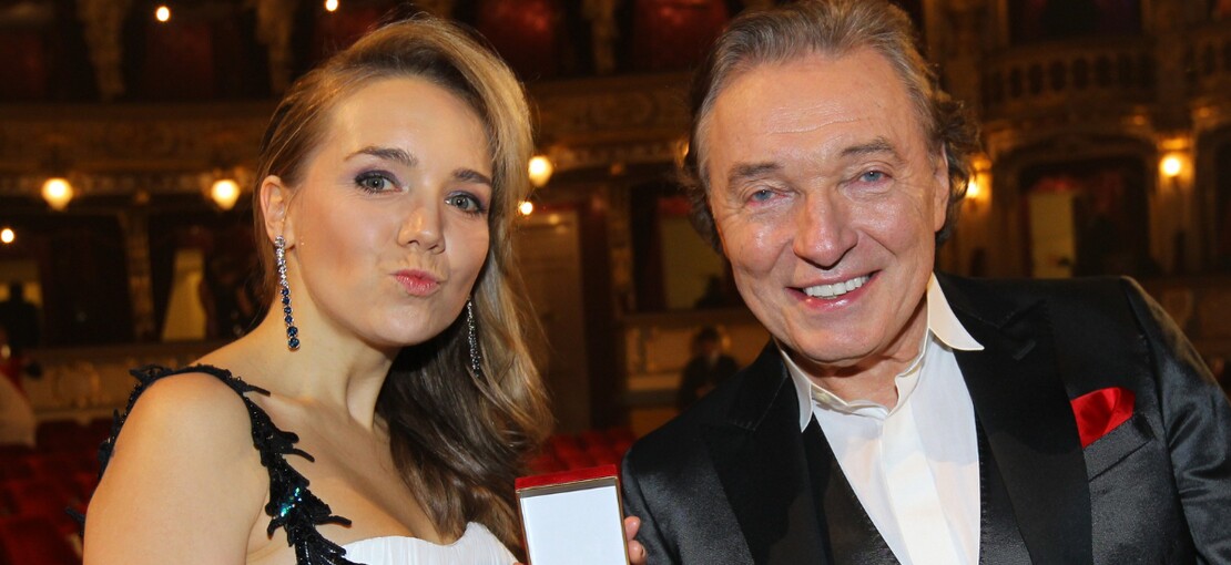 Obrázek k článku PEKLO VÁNOČNÍCH PÍSNÍ #3: Lucie Vondráčková oprašuje Gotta. Kvůli „souboji dárků“