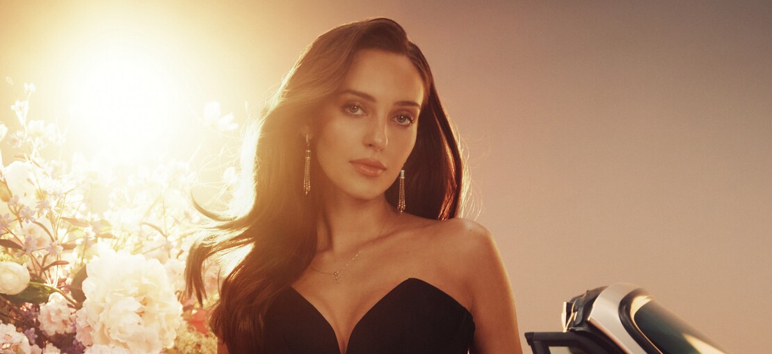 Obrázek k článku Charlotte Gott chystá první sólovku. Natáčí v Londýně s autorem od Miley Cyrus