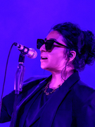 Náhledový obrázek k článku NAŽIVO: Arooj Aftab Prahu unesla na vlnách pouštního jazzu a whiskey