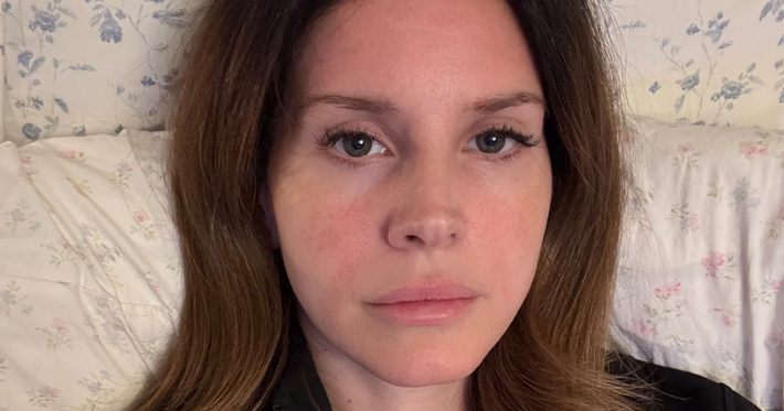 Náhledový obrázek k článku GLOSA: Lana Del Rey si zahrává se životem. Zlověstný love song láká na odkládané album
