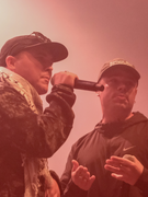 Náhledový obrázek k článku Za slávou  „propalestinských teroristů“ Kneecap je morální panika. Na Rock for People zapadli