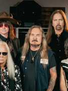 Náhledový obrázek k článku Lynyrd Skynyrd navzdory letecké havárii vytrvali přes půl století. Poprvé vystoupí v Praze