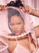 Náhledový obrázek k článku GLOSA: Rihanna jako lakomá Šmoulinka. V očekávané novince zpěvem šetří