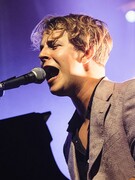 Náhledový obrázek k článku RECENZE: Jen hlas a klavír. Tom Odell napsal tklivé rekviem. Je to jeho triumf