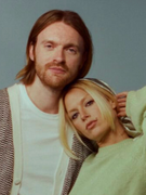 Náhledový obrázek k článku RECENZE: Finneas našel autentické hudební já. Superkapela The Favors vzývá vkusné retro