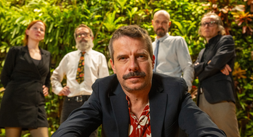 Náhledový obrázek k článku PREMIÉRA: S terčem na zádech. Frontman Nauzea Orchestra běží o život