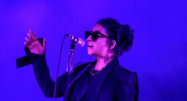 Náhledový obrázek k článku NAŽIVO: Arooj Aftab Prahu unesla na vlnách pouštního jazzu a whiskey