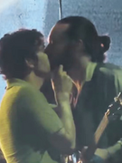 Náhledový obrázek k článku Malajsijský festival hrozí The 1975 žalobou za homosexuální polibek na pódiu