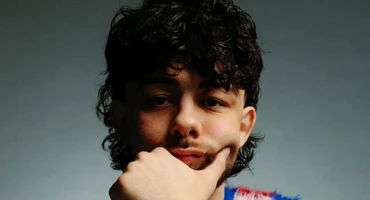 Náhledový obrázek k článku GLOSA: „Calin zase Calinuje.“ Fanoušci vítají píseň Stovky let, jako by čekali stovky let