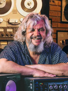 Náhledový obrázek k článku Kouzla a čáry ve studiu. Na Headliner půdě je prozradí Milan Cimfe, Amák a Thom Fröde