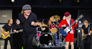 Náhledový obrázek k článku Kytarista AC/DC skončil v nemocnici. „Těší se na pódium,“ vzkazuje kapela