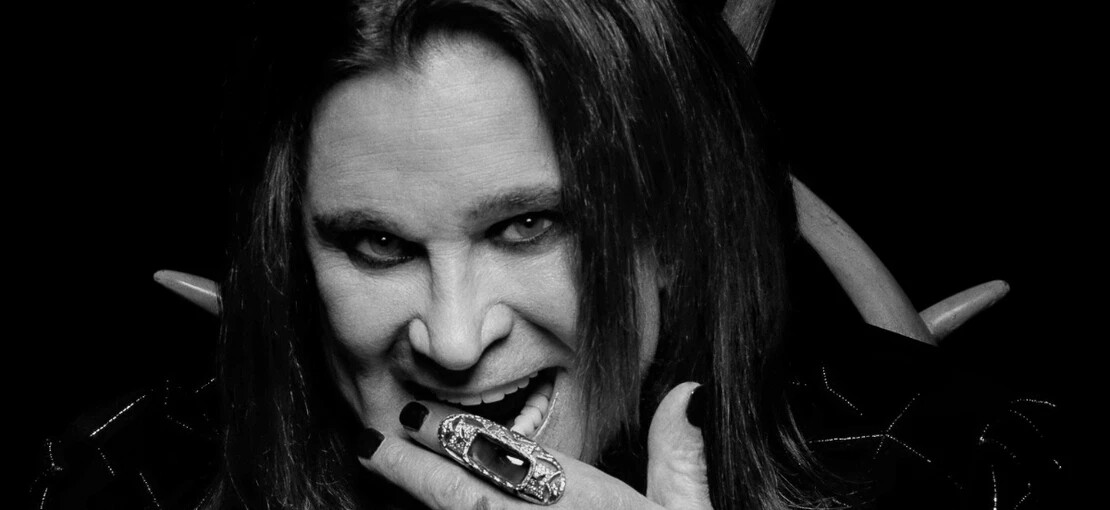 Obrázek k článku Ozzy prodává vypité plechovky čaje. Slina s jeho DNA vyjde na 10 000 korun