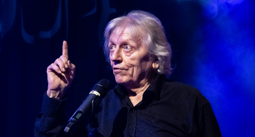 Náhledový obrázek k článku GLOSA: Když fanynky přejí Václavu Neckářovi smrt