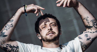 Náhledový obrázek k článku Sebevražedný oddíl na Rock for People. Grandson se stal překvapivou hvězdou