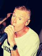 Náhledový obrázek k článku GLOSA: „Bozez je král!“ Dog Eat Dog tajně zahráli v Praze pro nemocného kamaráda