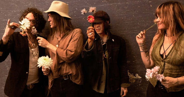 Náhledový obrázek k článku The Dandy Warhols slaví třicítku se Slashem i Blondie. Do Prahy vezou kytary i ironii