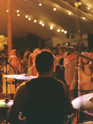 Náhledový obrázek k článku Sépie z hor přiveze na Headliner Ponton divoký jazz, Vojtěch Urbánek básní s kytarou