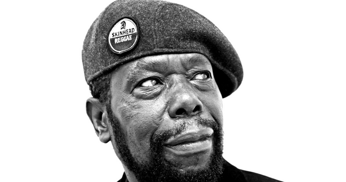 Náhledový obrázek k podcastu: SPECIÁL: Skinhead není rasista. Poslechněte si drsný příběh legendy Roy Ellise