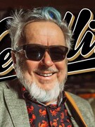 Náhledový obrázek k článku Dubnový Headliner s legendárním Michalem Pavlíčkem a objevem Meowlau je v aplikaci. Čtěte zdarma!