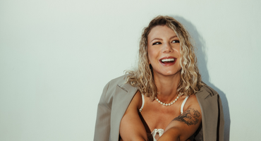 Náhledový obrázek k článku GLOSA: Odvážná Lenny. Má šťávu, i když řádí v prázdné zasedačce