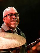 Náhledový obrázek k článku NAŽIVO: Bubenická smršť. Nate Smith na Prague Sounds oslavil nominace na Grammy