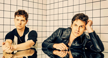 Náhledový obrázek k článku Foster the People přiváží Trojského koně. Rozverné melodie ukrývají vážná témata