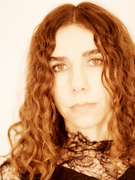 Náhledový obrázek k článku RECENZE: PJ Harvey utekla zpátky do lesů k folklórním kořenům, sexu, smrti a lásce