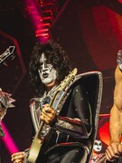 Náhledový obrázek k článku Nezastavitelní Kiss musí rušit koncert. Začátek turné zbrzdily problémy