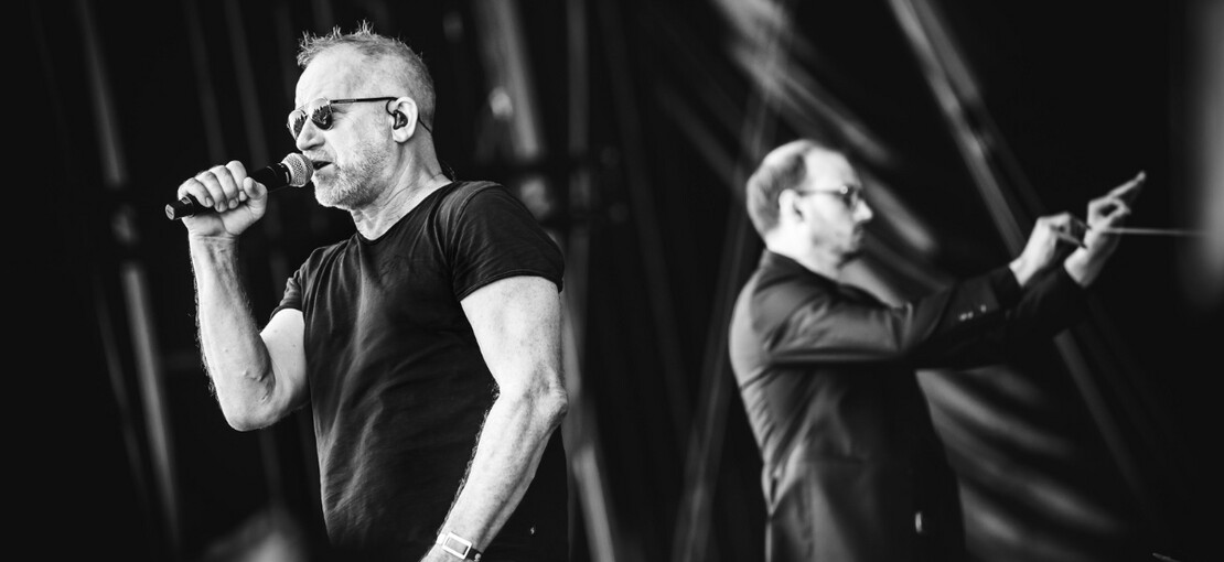 Obrázek k článku „Chci zas v tobě spát,“ budil David Koller s filharmonií něžně Rock for People