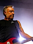 Náhledový obrázek k článku Peter Hook opět připomene krásu legendárních Joy Division i New Order