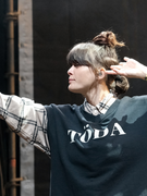 Náhledový obrázek k článku STŘÍPKY Z COLOURS: Vandalka Noga Erez přivezla z Izraele politiku i show bez kompromisů