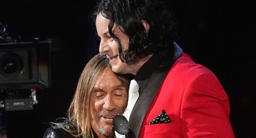 Náhledový obrázek k článku GLOSA: Pankáč Iggy obstaral doják. Uvedl White Stripes do síně slávy