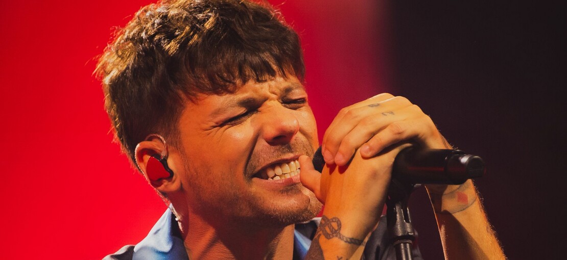 Obrázek k článku NAŽIVO: Louise Tomlinsona vítal řev. Hvězda One Direction uspokojila i rodiče