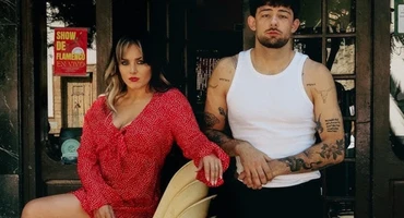 Náhledový obrázek k článku THE BEST OF 2025: Česká píseň roku? „Ať je klid,“ vzkazují Ewa Farna s Calinem