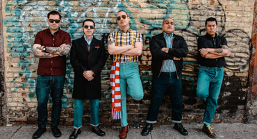 Náhledový obrázek k článku Míří k nám mexičtí skinheadi Travelers All Stars. Vzpomínat se bude na legendárního sprosťáka