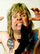 Náhledový obrázek k článku Ozzyho divoké historky: Proč šnupal mravence, překousnul netopýra a kde pomočil památník