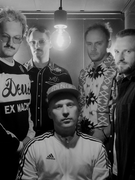 Náhledový obrázek k článku GLOSA: Temné emoce, zářivá písnička. WYFE zní v produkci Davida Žbirky návykově