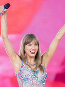 Náhledový obrázek k článku Taylor Swift má dva miliony fóra. S nejprodávanější albem bezkonkurenčně kraluje roku 2025