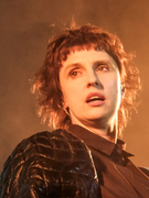 Náhledový obrázek k článku NAŽIVO: Absurdně geniální večer. Muchu v Brně křtil Buzerant Petra Čtvrtníčka