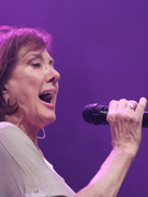 Náhledový obrázek k článku I Marie Rottrová se na Rock for People dočkala moshpitu. Potetovaní rockeři plakali