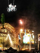 Náhledový obrázek k článku Glastonbury ovládli draci. Slavný festival odpálil Jan Tleskač i zambijská čarodějnice