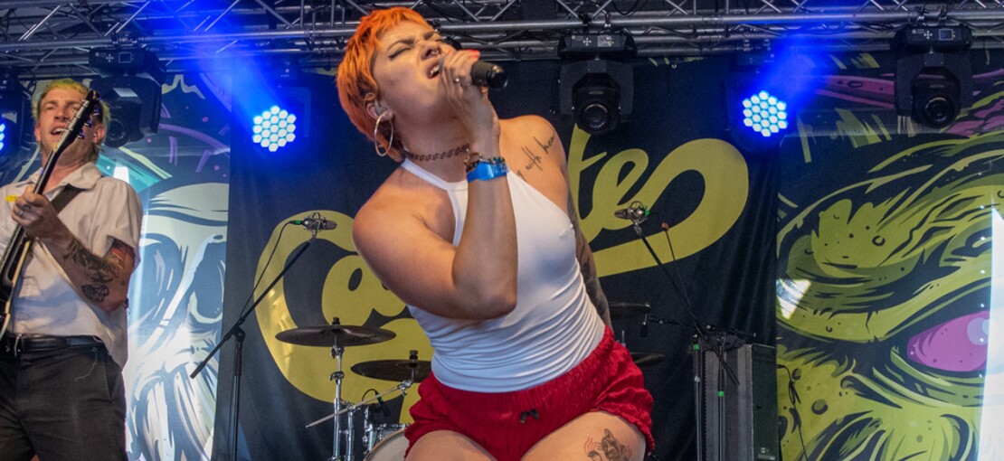 Obrázek k článku GLOSA: Mighty Sounds jsou „popičózní“. Bez blbců i starší dámy holdují punku