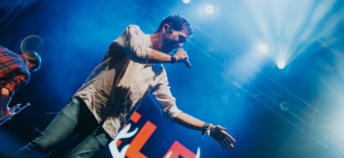 Obrázek k článku NAŽIVO: Jelen a Tereza Balonová pod zříceninou Valečov hřáli hudbou