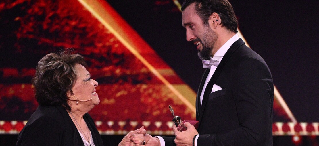 Obrázek k článku GLOSA: Falešný Slavík. Vtipy o přirození převálcoval jen upřímně dojatý Noid Bárta