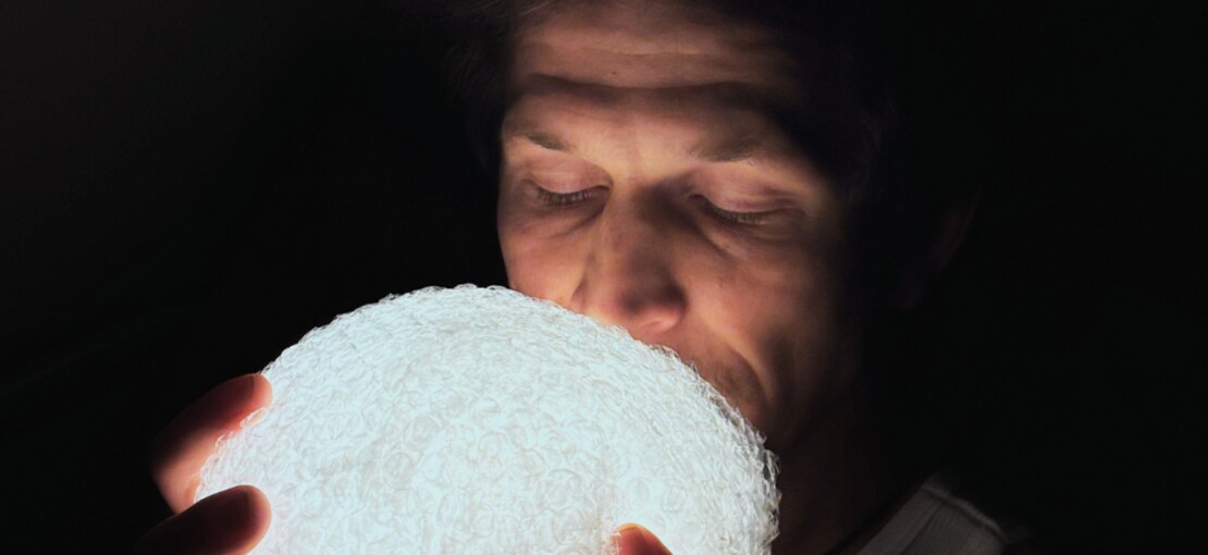 Obrázek k článku Peklo vánočních písní #4: Igor Orozovič strouhá hoblinky měsíce. Jeho šanson je důstojný