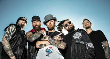 Náhledový obrázek k článku Vrací se Five Finger Death Punch. Do O2 areny si berou Dymytry