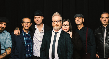 Náhledový obrázek k článku „Tři týdny v kómatu a tři operace mozku.“ Dave King z Flogging Molly popsal boj o život