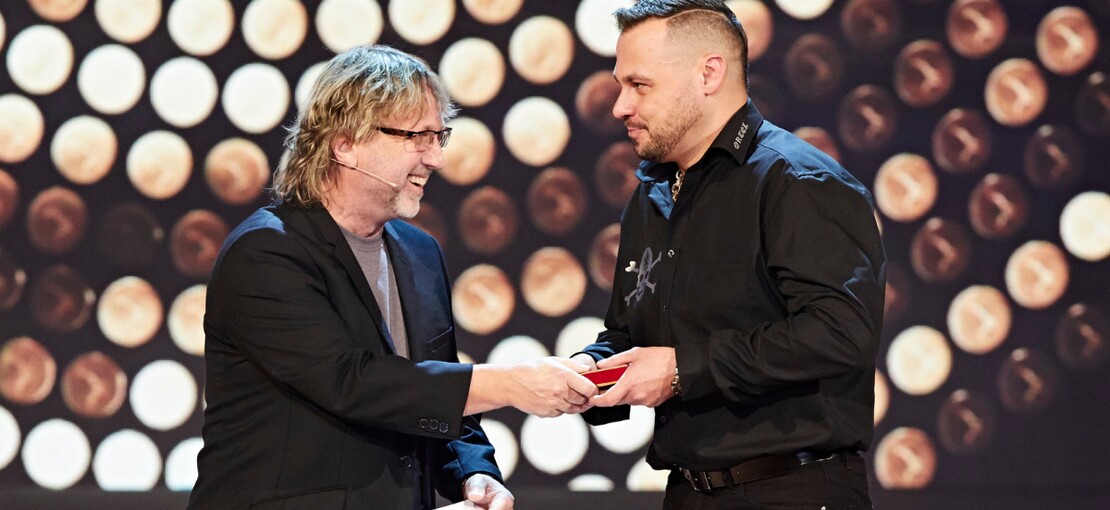 Obrázek k článku GLOSA: Pusť k milování Mešitu. Dalibor Janda si zahrál hajlovanou s Ortelem